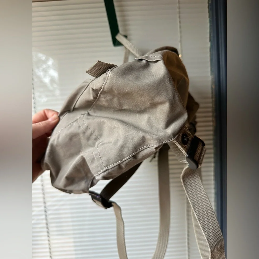KÅNKEN MINI EVERYDAY OUTDOOR backpack gray